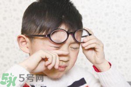 近視眼的發(fā)病因素？近視眼的并發(fā)癥有哪些？