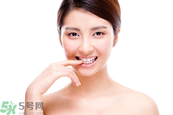 寶寶為什么喜歡咬指甲？寶寶咬指甲是怎么回事？