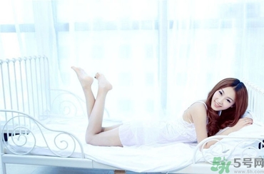 初一女孩能穿情趣內(nèi)衣嗎？初中女生應該穿什么內(nèi)衣？