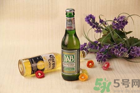 男子喝冰啤后洗澡出血 喝冰啤后可以洗澡嗎？