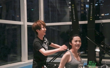 女生去健身房怎么穿衣服？女生去健身房穿什么鞋？