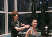 女生去健身房怎么穿衣服？女生去健身房穿什么鞋？