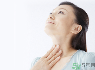 秋季嗓子干癢咳嗽是怎回事？秋季嗓子干癢咳嗽怎么辦？