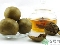 羅漢果可以和菊花一起泡水喝嗎？羅漢果菊花茶的做法及營(yíng)養(yǎng)價(jià)值