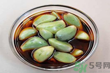  醋泡大蒜對(duì)健康有什么影響？醋泡大蒜的做法是什么？