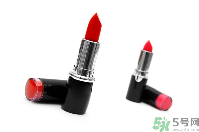 皮膚黑涂什么顏色口紅好看？皮膚白涂什么顏色的口紅？