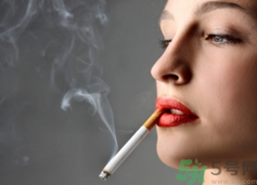 上廁所抽煙好嗎？上廁所抽煙有什么害處？