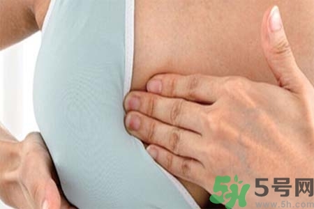 乳房上有硬塊怎么辦？乳房有硬塊的病因是什么？