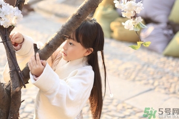 11歲女孩胸部發(fā)育正常嗎？11歲女生的標(biāo)準(zhǔn)胸圍是多少？