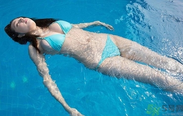 19歲女生胸小怎么辦？19歲女生胸還會發(fā)育么？