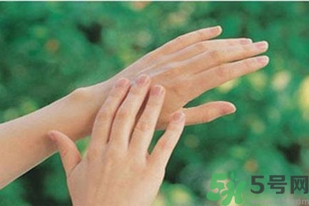 ?手指關(guān)節(jié)疼痛的危害？如何緩解手指關(guān)節(jié)疼痛？