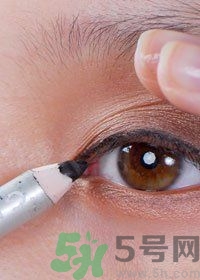眼線怎么畫好看圖解？單眼皮怎么畫眼線好看？