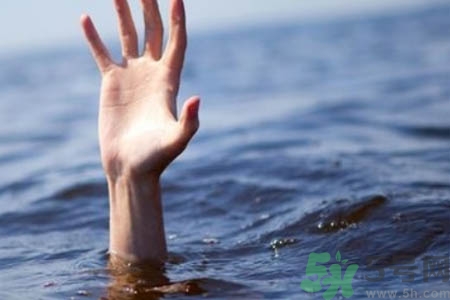 溺水怎么辦？溺水如何自救？