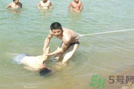 溺水怎么辦？溺水如何自救？