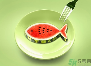 凍成冰的西瓜能吃嗎？吃西瓜拉肚子是怎么回事？