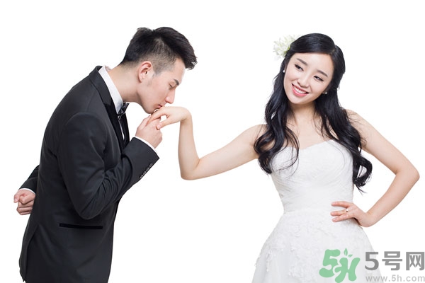 第一次接吻怎么接？和男生接吻沒感覺怎么辦？