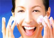 鼻子兩側(cè)長痘的原因是什么？如何去除鼻子兩側(cè)的痘？