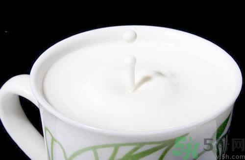 鈣片能和牛奶一起吃嗎？鈣片不能和什么一起吃？