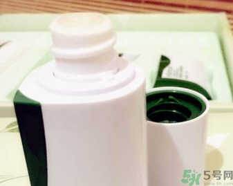 韓后茶蕊嫩白系列適合什么膚質(zhì)？韓后茶蕊baby白適合敏感肌嗎？