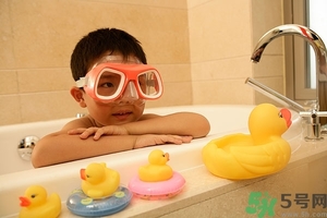 15歲男孩的標(biāo)準(zhǔn)身高應(yīng)該多高？15歲男孩的標(biāo)準(zhǔn)身高體重