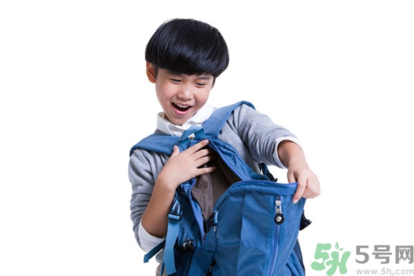 15歲男孩的標(biāo)準(zhǔn)身高應(yīng)該多高？15歲男孩的標(biāo)準(zhǔn)身高體重