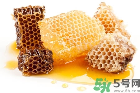 蜂蜜不能和什么一起吃？哪些人不能吃蜂蜜？