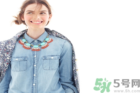 白衣服被染色怎么辦？衣服染色去除小竅門