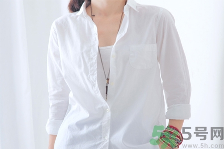 白衣服被染色怎么辦？衣服染色去除小竅門