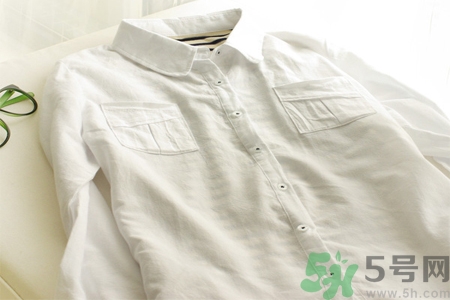 白衣服被染色怎么辦？衣服染色去除小竅門