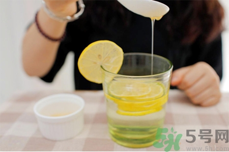 早晨空腹喝蜂蜜水好嗎？蜂蜜水什么時候喝好？
