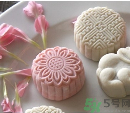 冰皮月餅和冰淇淋月餅有什么區(qū)別？冰皮月餅和冰淇淋月餅哪個好吃？