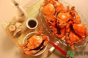 吃螃蟹可以喝紅酒嗎？吃螃蟹可以喝酒嗎？
