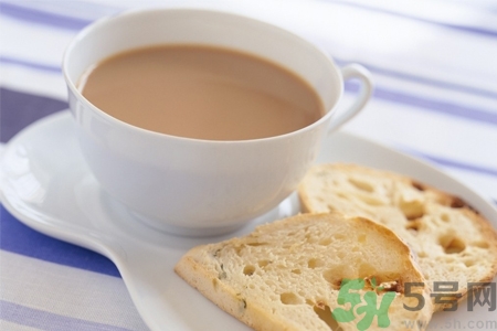 為什么喝奶茶后睡不著覺？喝奶茶會(huì)失眠怎么辦？