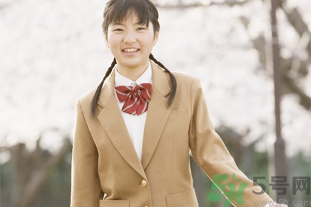 初中生女生的標(biāo)準(zhǔn)胸圍是多少？初中女生正常胸圍是多少？