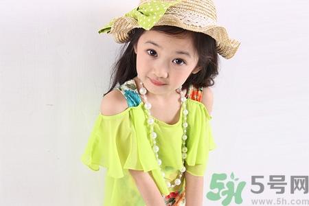 9歲女生的標準身高體重是多少？9歲女生正常身高體重是多少？