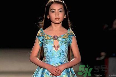9歲女生的標準身高體重是多少？9歲女生正常身高體重是多少？