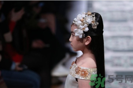 9歲女生的標準身高體重是多少？9歲女生正常身高體重是多少？
