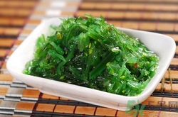 下巴長痘是上火嗎？下巴長痘吃什么好？
