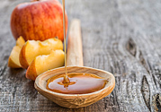 蘋(píng)果和蜂蜜可以一起吃嗎？蘋(píng)果和蜂蜜可以榨汁嗎？