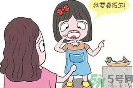 魚刺卡在喉嚨里怎么辦？取魚刺的小技巧有哪些？