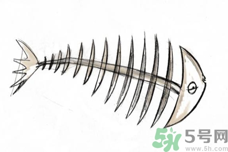 魚刺卡在喉嚨里怎么辦？取魚刺的小技巧有哪些？