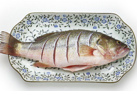 如何挑選新鮮魚？怎樣吃到不被污染的魚？