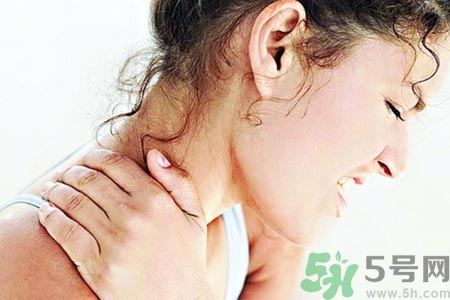 落枕脖子疼怎么辦？落枕和頸椎病區(qū)別