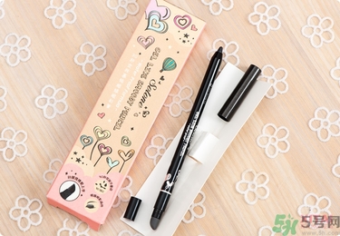 solone眼線筆怎么削？怎么推出來(lái)？