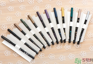 solone眼線筆怎么削？怎么推出來(lái)？