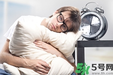 下午犯困怎么辦？犯困按摩什么穴位效果最快？