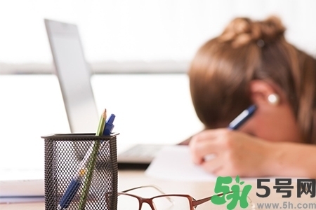 下午犯困怎么辦？犯困按摩什么穴位效果最快？