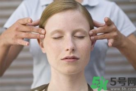 下午犯困怎么辦？犯困按摩什么穴位效果最快？