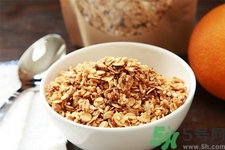 吃燕麥片有什么好處？燕麥片吃了對人的好處有哪些？