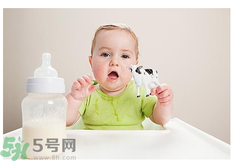 積食發(fā)燒可以喝牛奶嗎？積食發(fā)燒可以喝酸奶嗎？